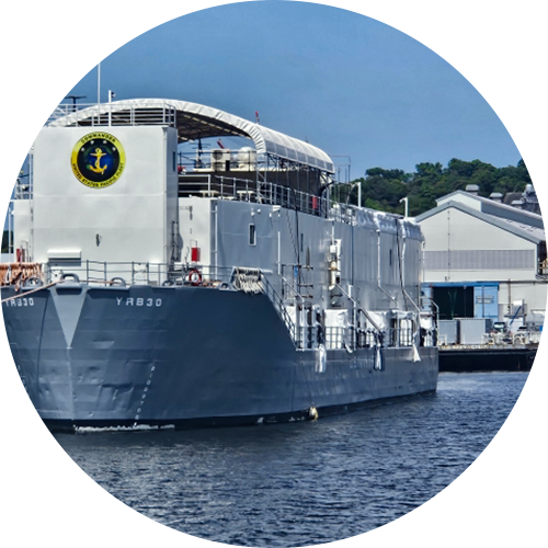 海軍が停泊する横須賀の港