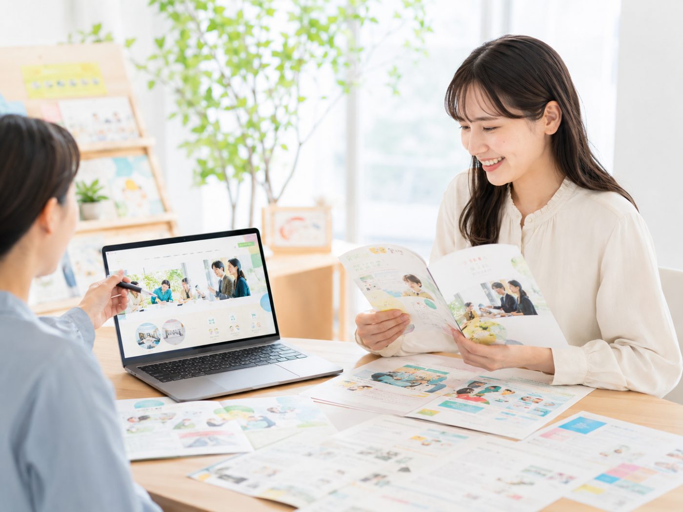 採用サイトとパンフレットの提案