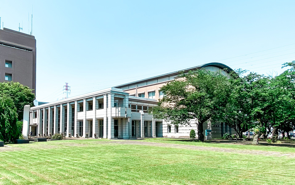 綾瀬市役所の外観