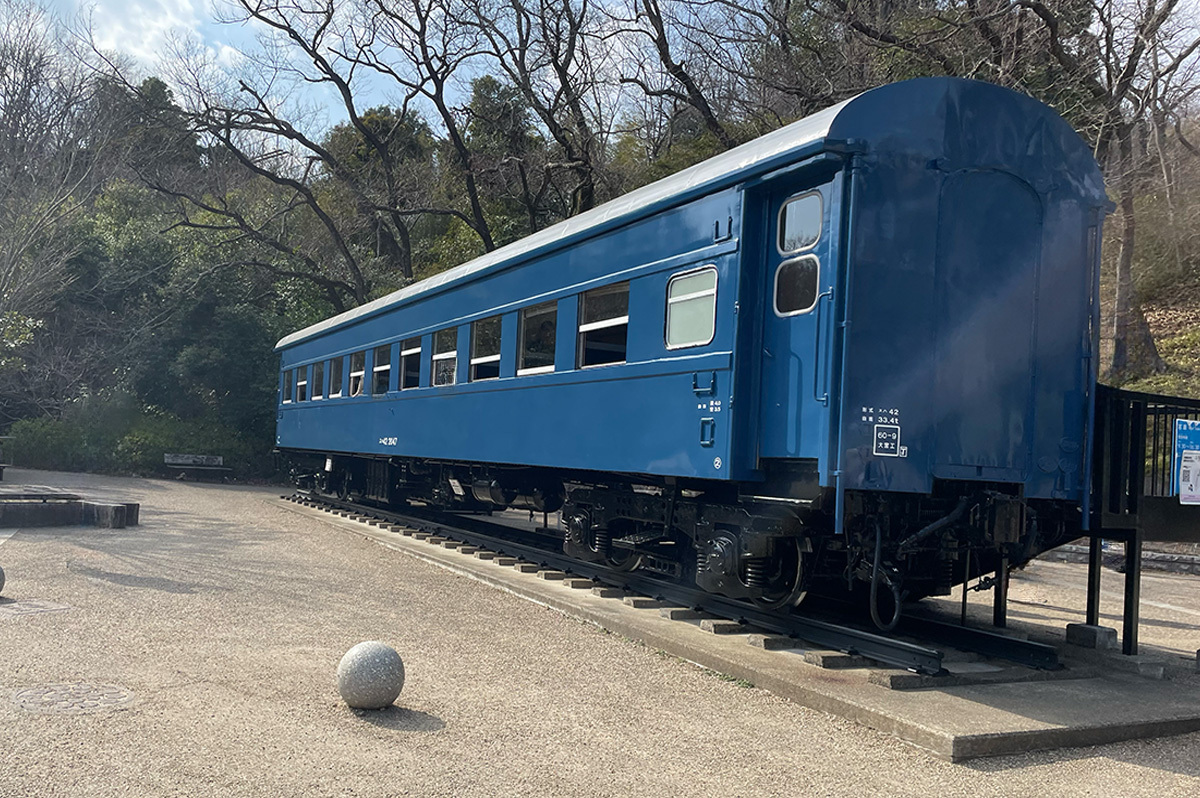 川崎市の生田緑地にある電車