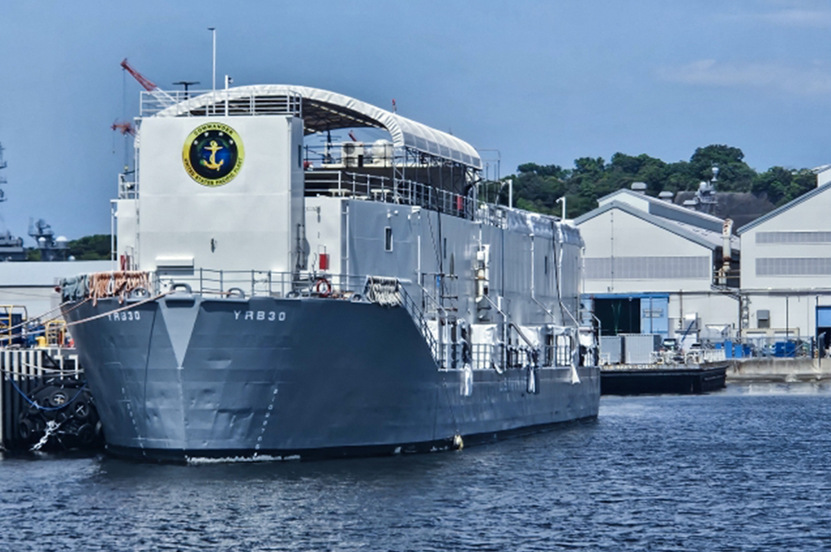 横須賀港海軍の船